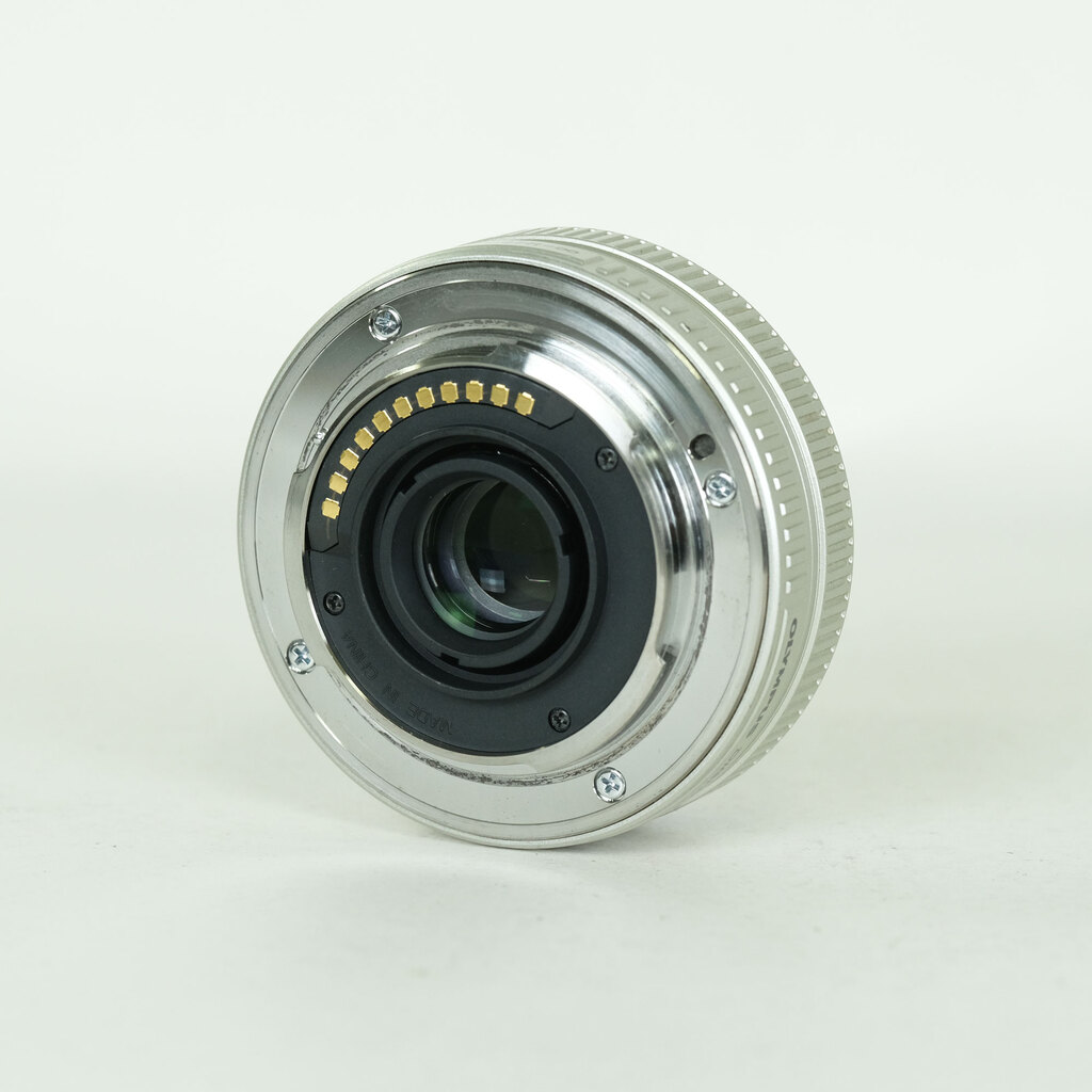OLYMPUS M.ZUIKO DIGITAL 17mm F2.8 シルバー