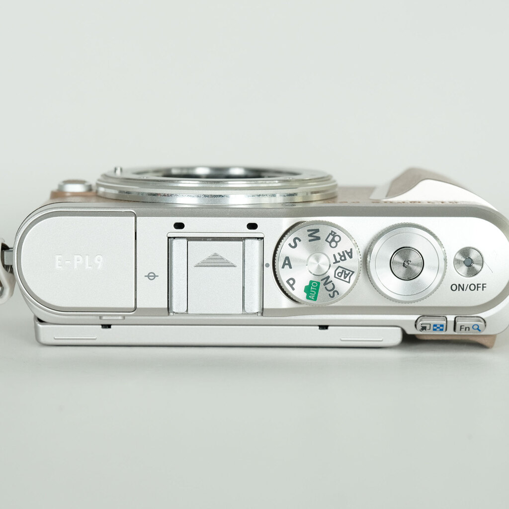 OLYMPUS PEN E-PL9