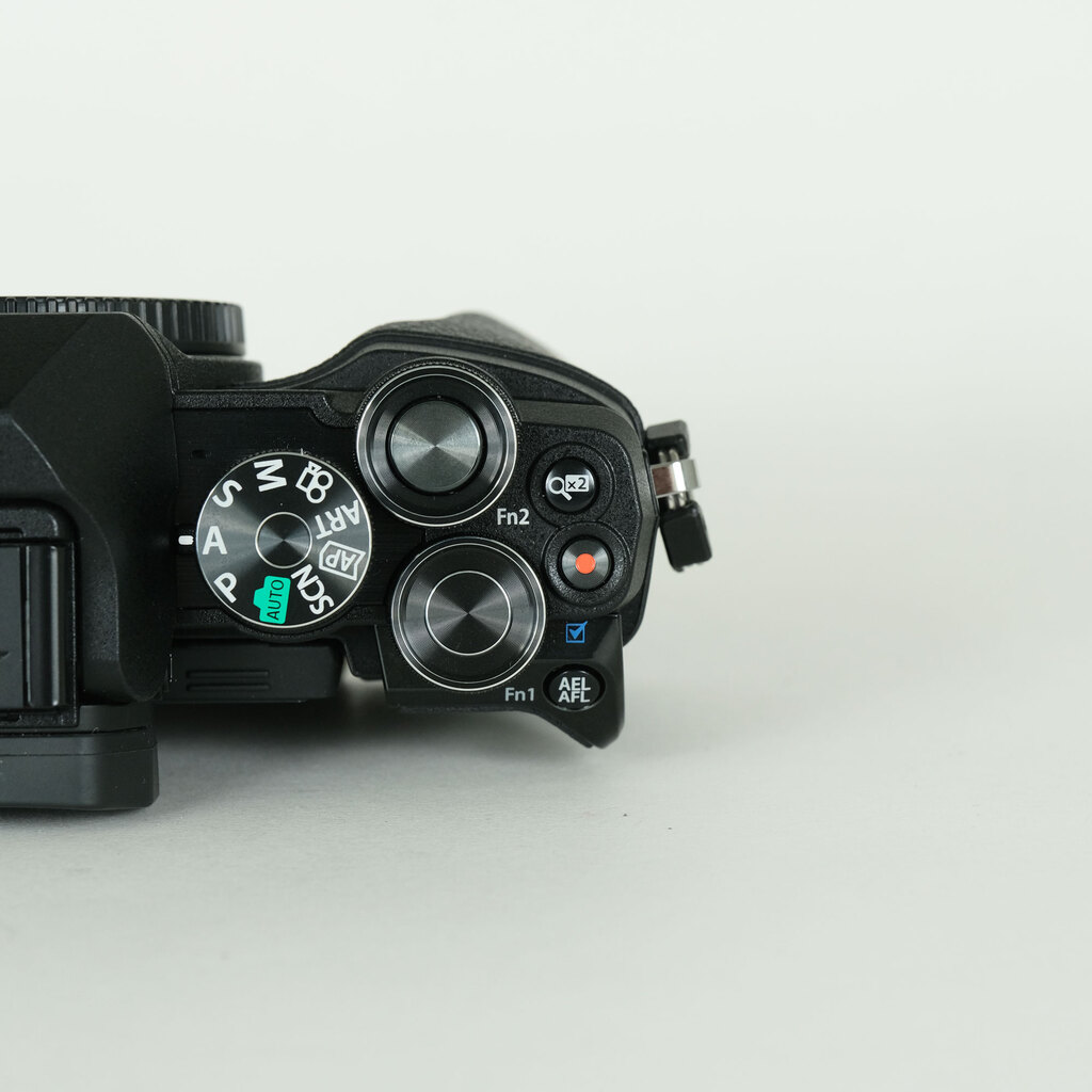 OLYMPUS OM-D E-M10 Mark III