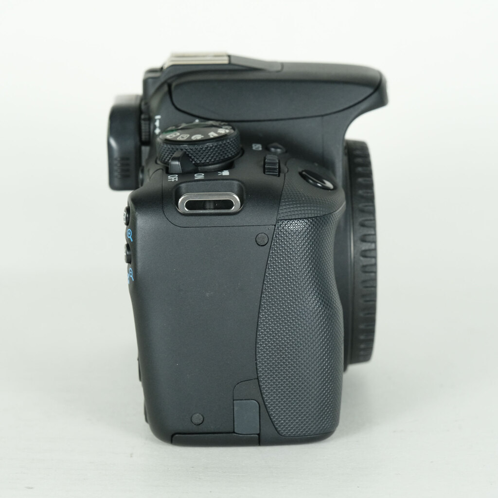 Canon EOS Kiss X7