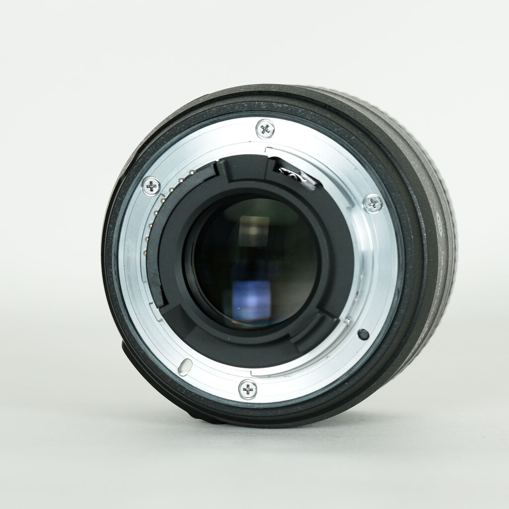 Nikon AF-S DX NIKKOR 35mm f/1.8G Nikon AF-S DX NIKKOR 35mm f/1.8G