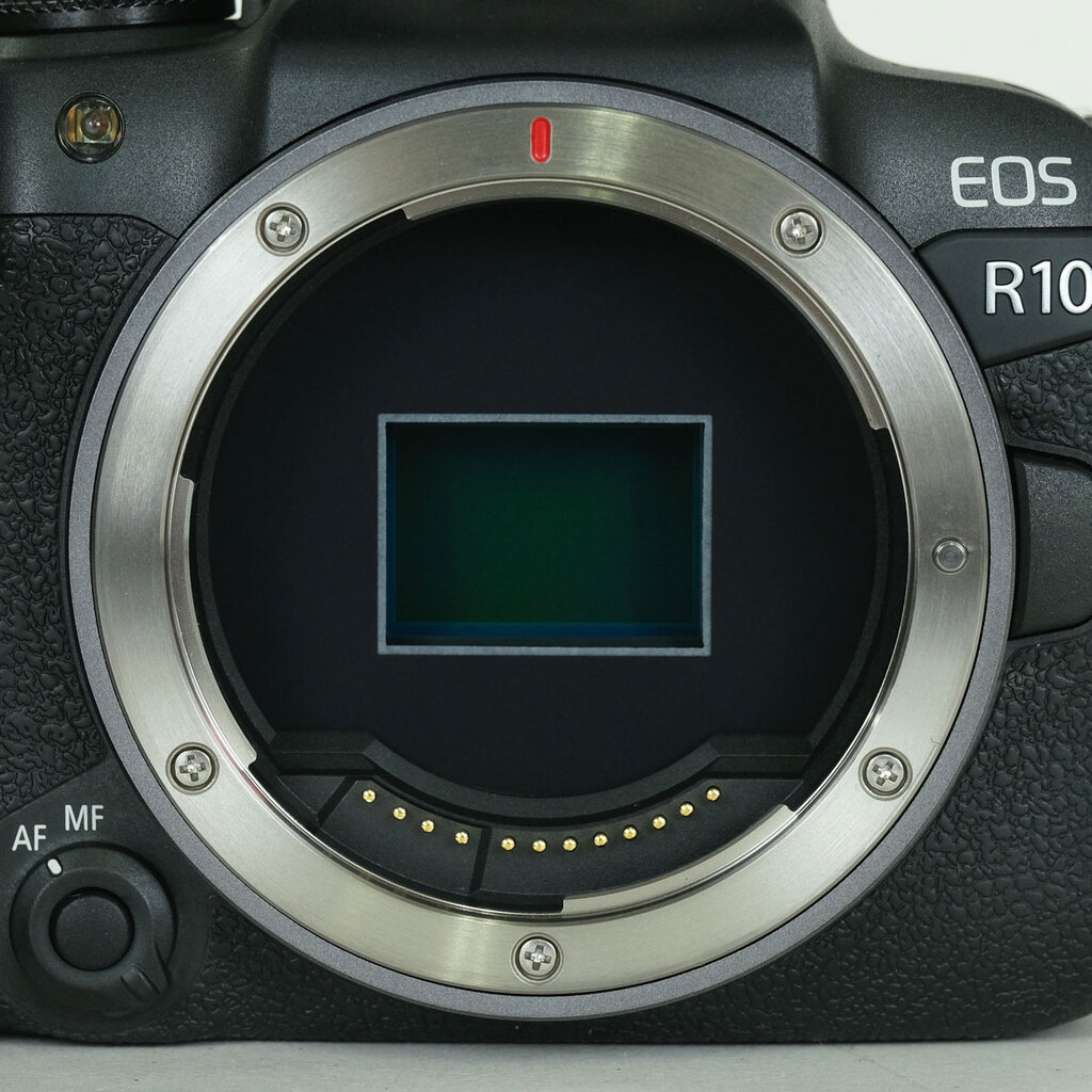 Canon EOS R10