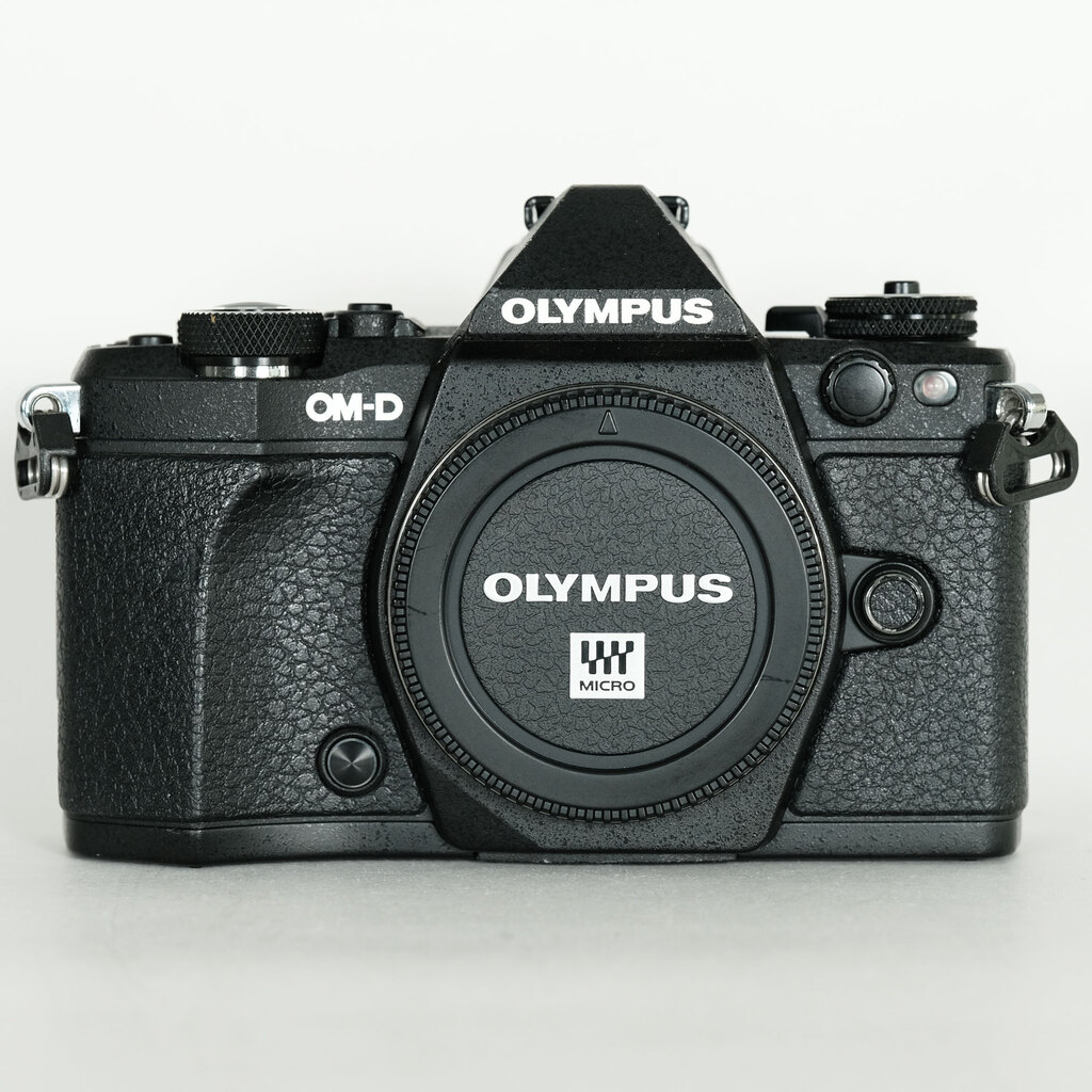 OLYMPUS OM-D E-M5 Mark II