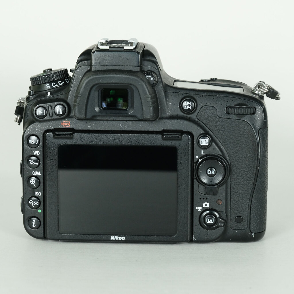 Nikon D750 [�{�f�B]