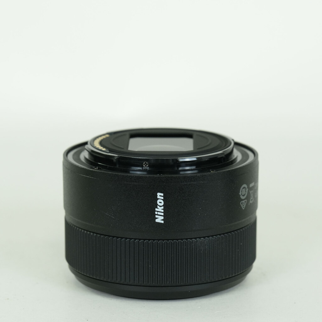 Nikon NIKKOR Z 40mm f/2 Nikon NIKKOR Z 40mm f/2