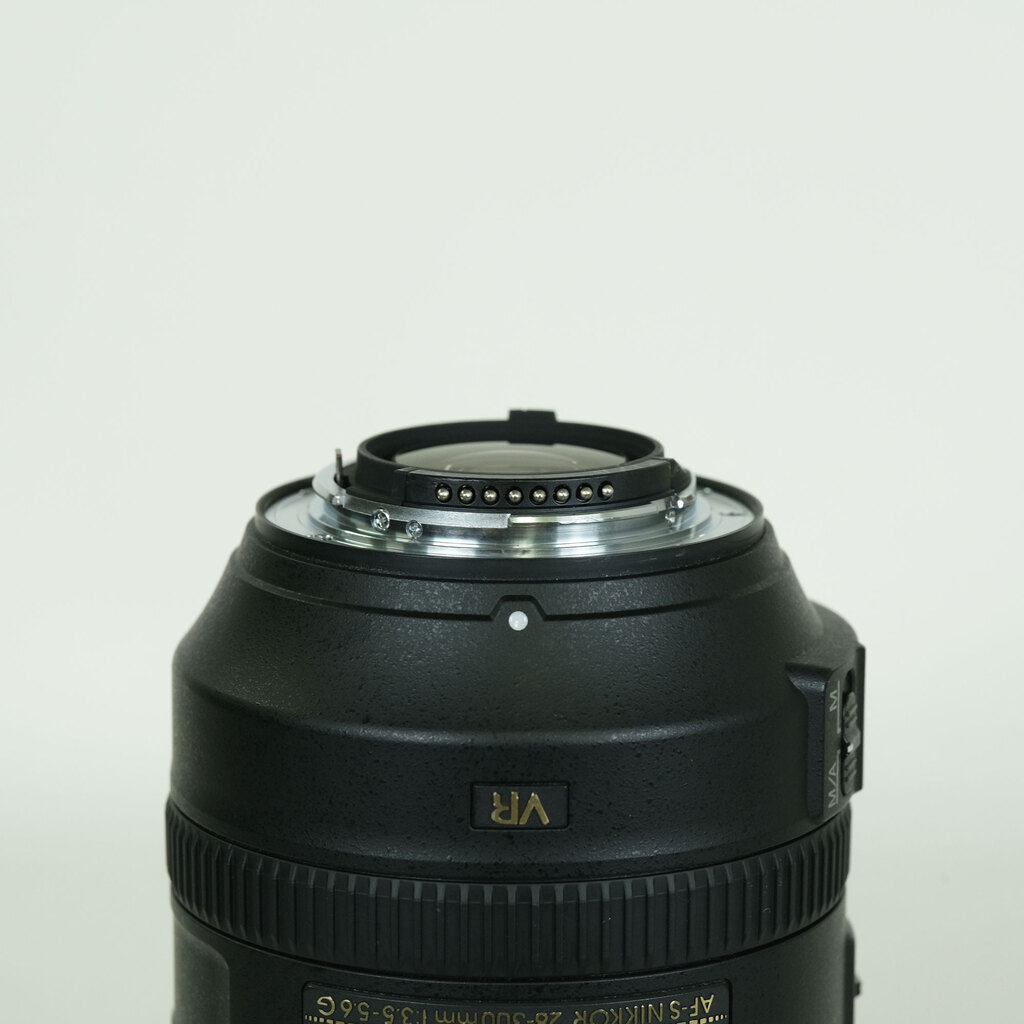 Nikon AF-S NIKKOR 28-300mm f/3.5-5.6G ED VR Nikon AF-S NIKKOR 28-300mm f/3.5-5.6G ED VR