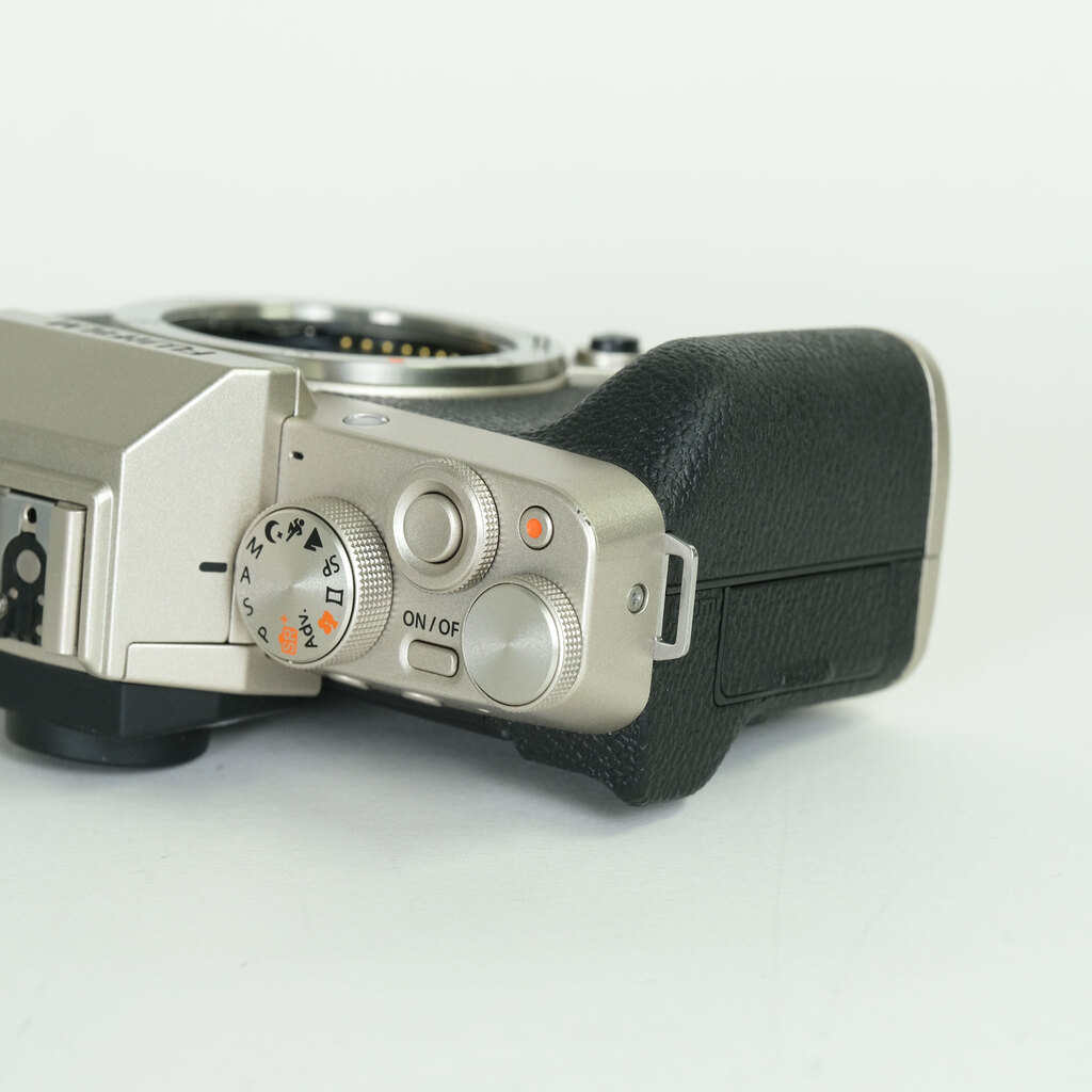 FUJIFILM X-T200 ボディ シャンパンゴールド