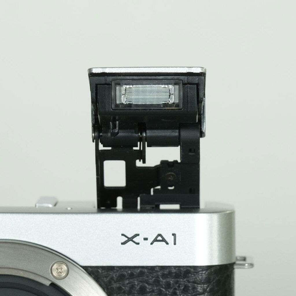 FUJIFILM X-A1 ボディ シルバー