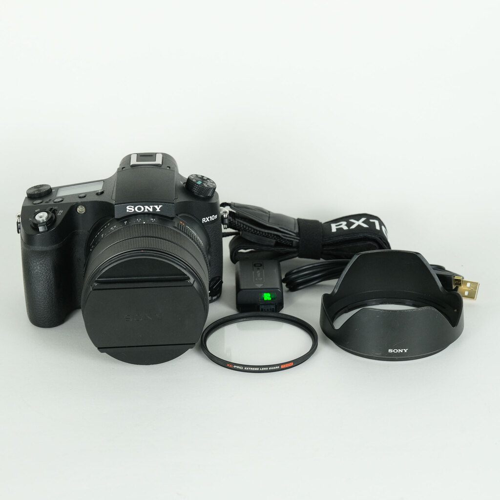 SONY Cyber-shot DSC-RX10M4