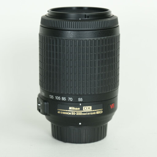 Nikon AF-S DX VR Zoom-Nikkor 55-200mm F4-5.6G IF-ED Nikon AF-S DX VR Zoom-Nikkor 55-200mm F4-5.6G IF-ED