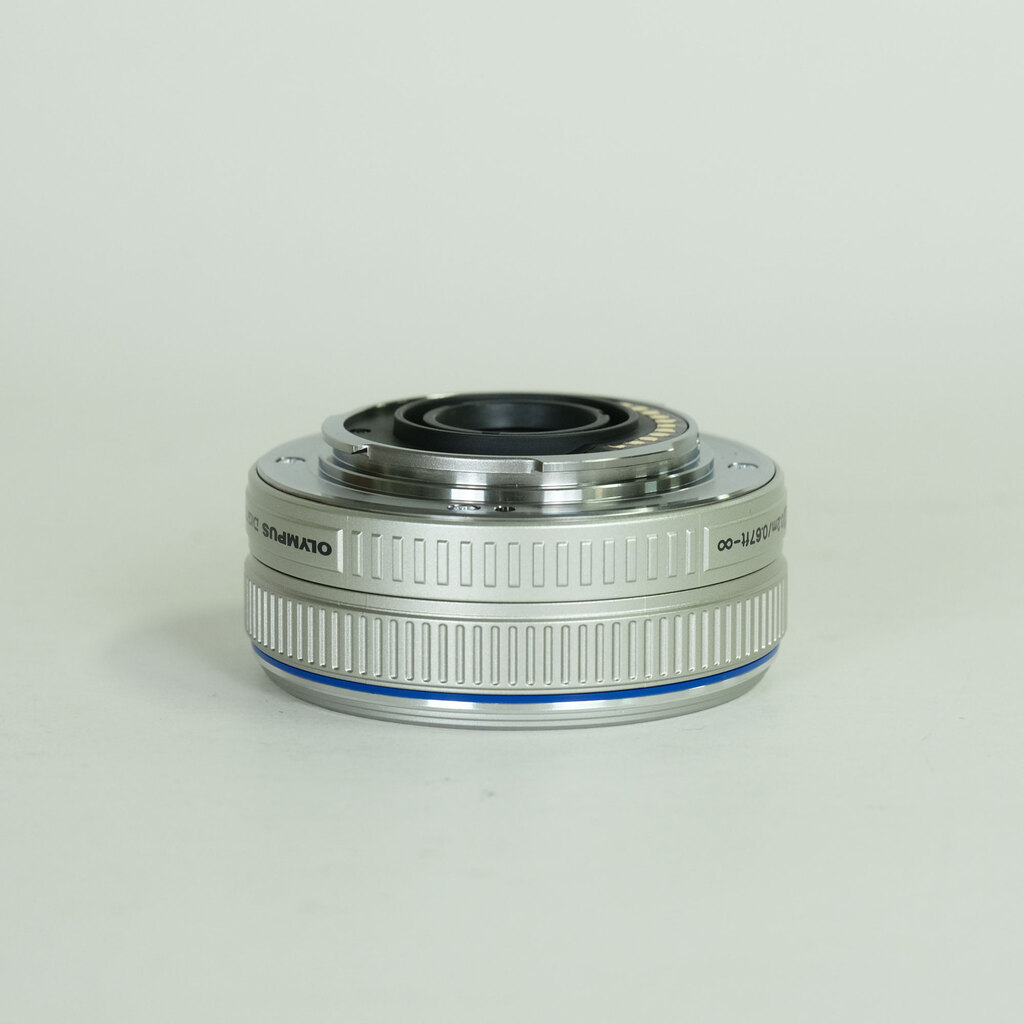 OLYMPUS M.ZUIKO DIGITAL 17mm F2.8 シルバー