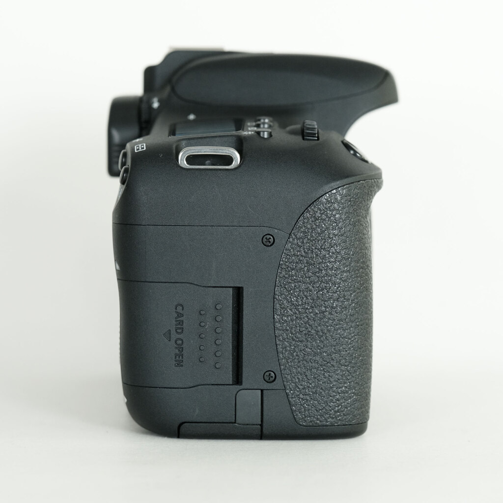 Canon EOS 8000D Canon EOS 8000D