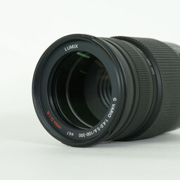Panasonic LUMIX G VARIO 100-300mm / F4.0-5.6 / POWER O.I.S.