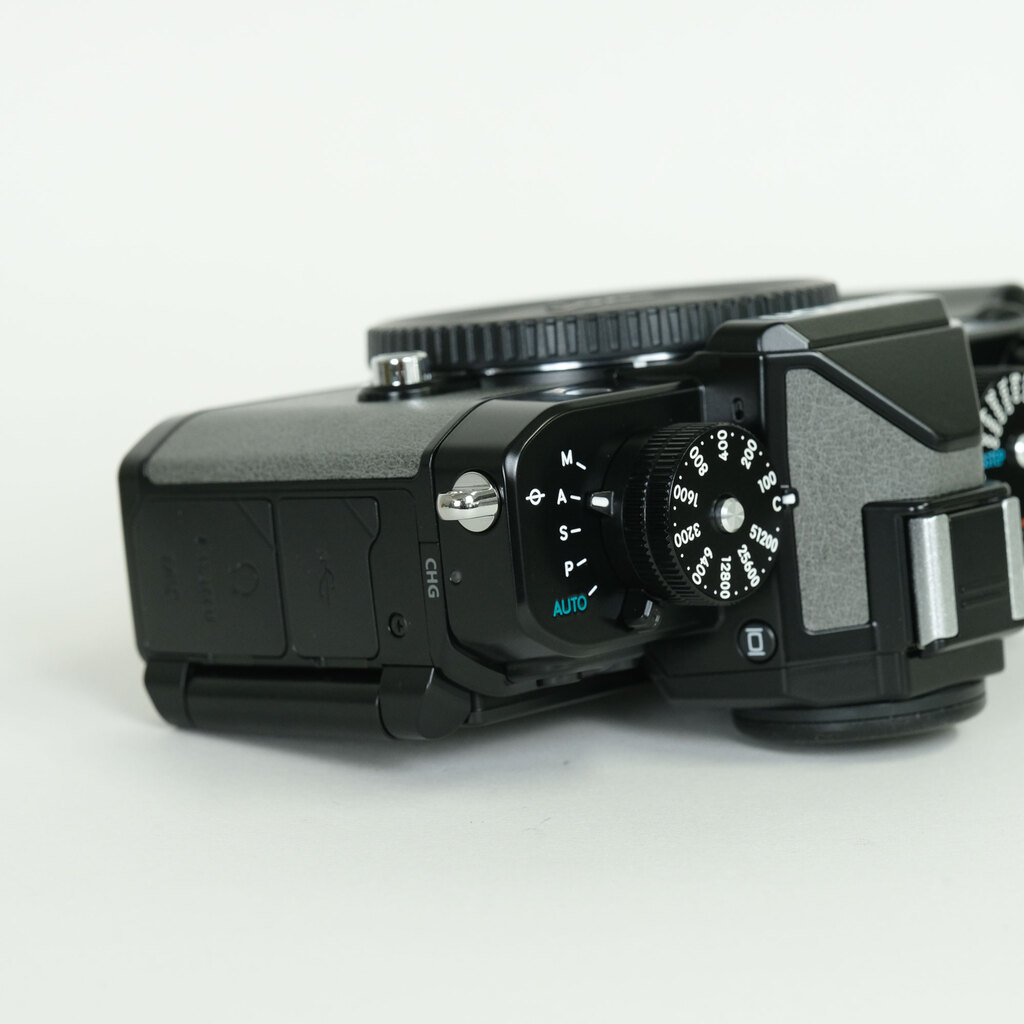 Nikon Z f プレミアムエクステリア張替済み