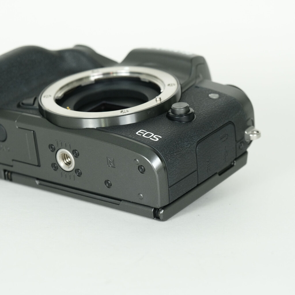 Canon EOS M5