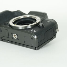 Canon EOS M5