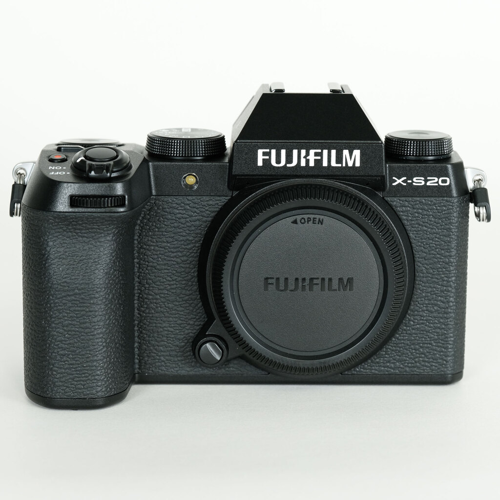 FUJIFILM X-S20