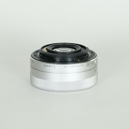 Panasonic LUMIX G VARIO 12-32mm / F3.5-5.6 ASPH. / MEGA O.I.S.