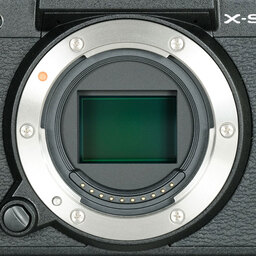 FUJIFILM X-S20