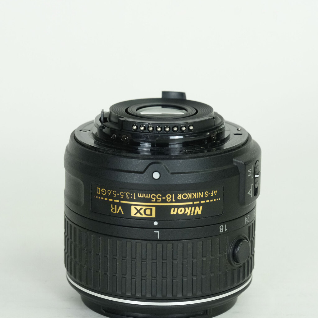 Nikon AF-S DX NIKKOR 18-55mm f3.5-5.6G VR II Nikon AF-S DX NIKKOR 18-55mm f3.5-5.6G VR II
