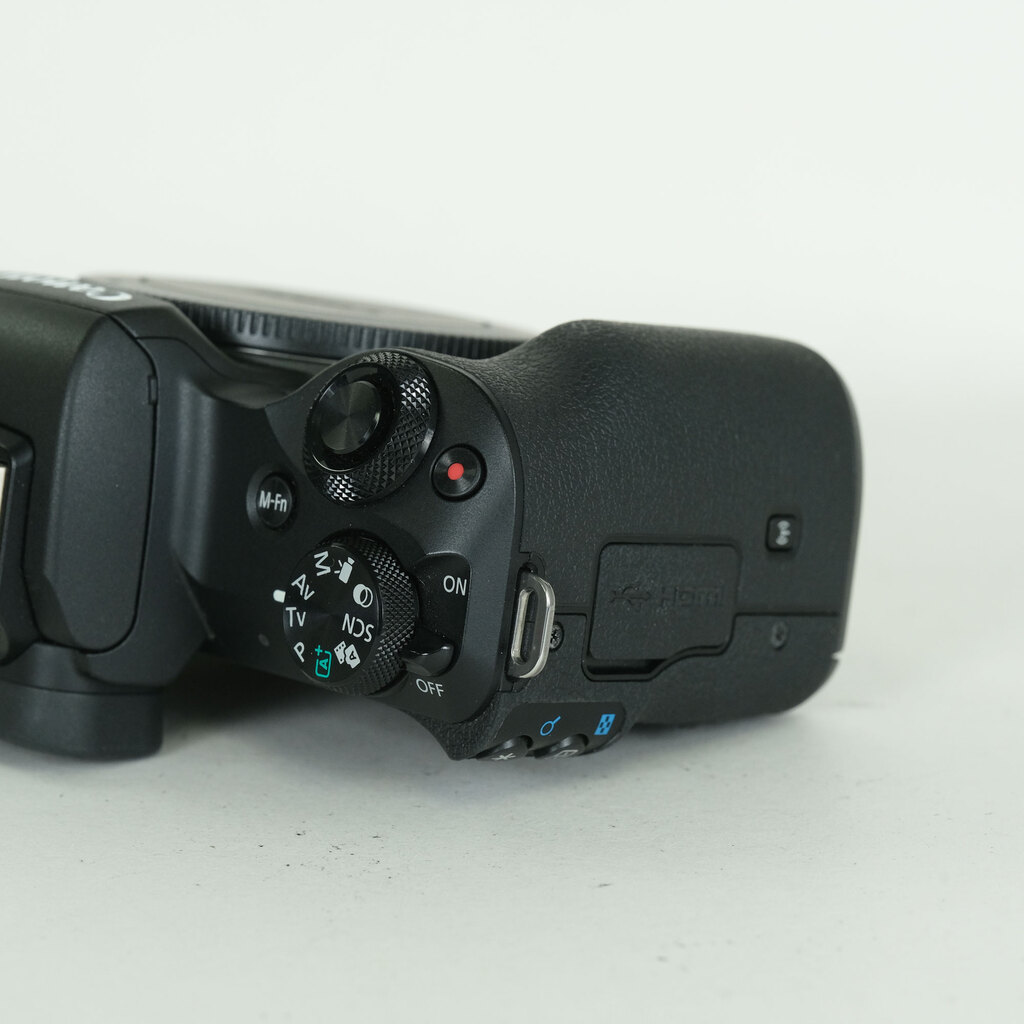Canon EOS Kiss M2