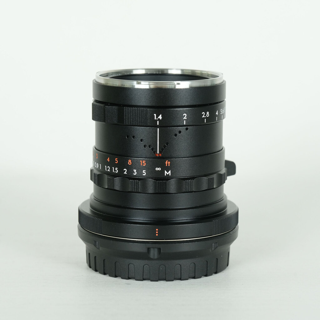 Thypoch Simera 35mm f/1.4 ASPH. �j�R��Z�p�@�u���b�N