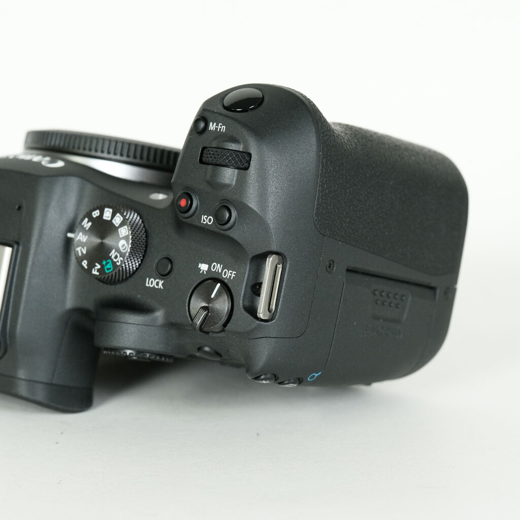 Canon EOS R7 Canon EOS R7