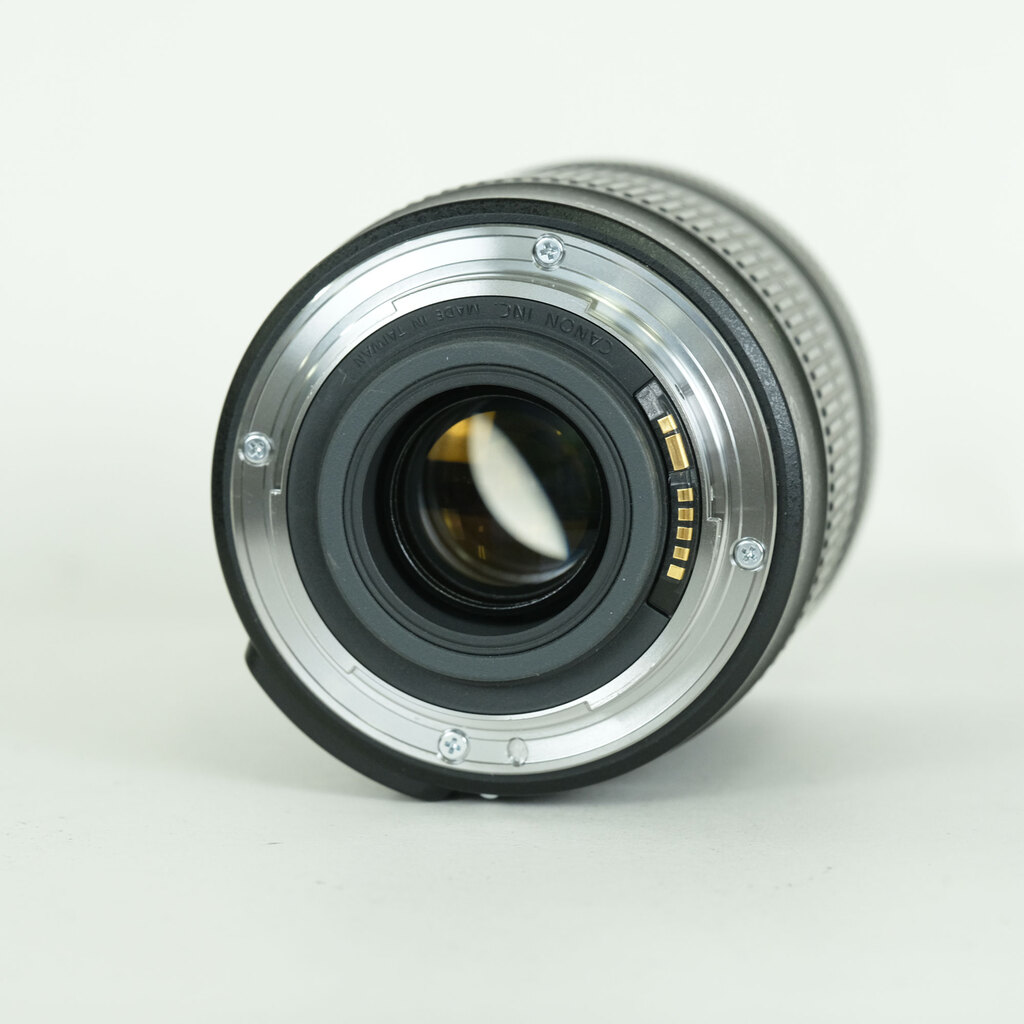 Canon EF-S18-135mm F3.5-5.6 IS
