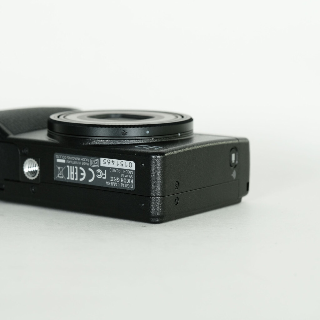 美品※使用回3回※RICOH GR III HDF コンパクトデジタルカメラ 美品※使用回3回※RICOH GR III HDF コンパクトデジタルカメラ 特別