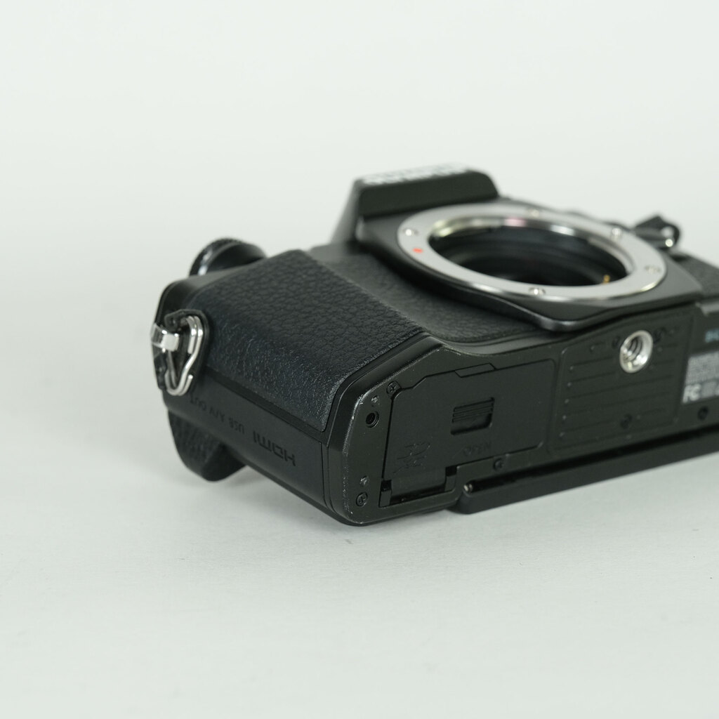 OLYMPUS OM-D E-M10 Mark II