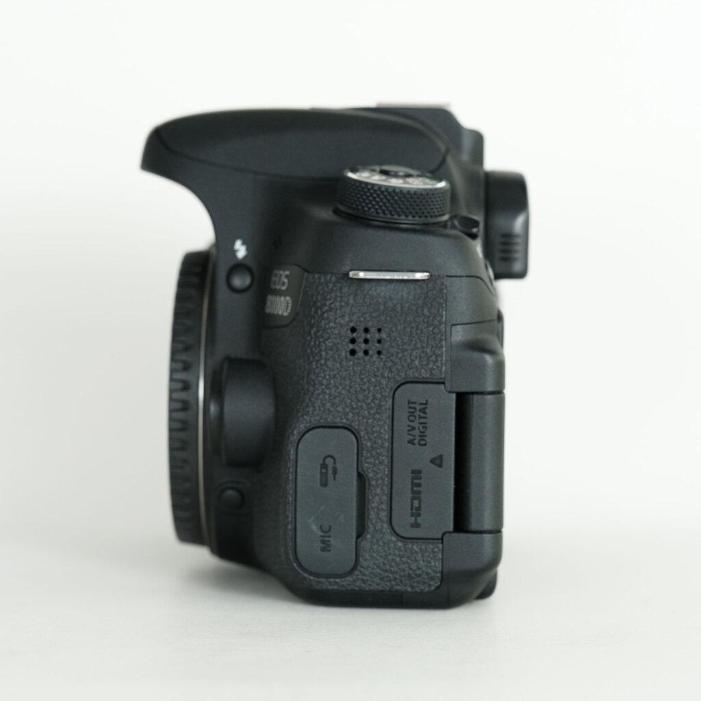 Canon EOS 8000D Canon EOS 8000D