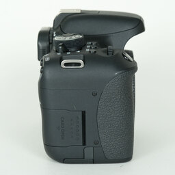 Canon EOS Kiss X8i