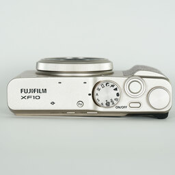 FUJIFILM XF10 シャンパンゴールド