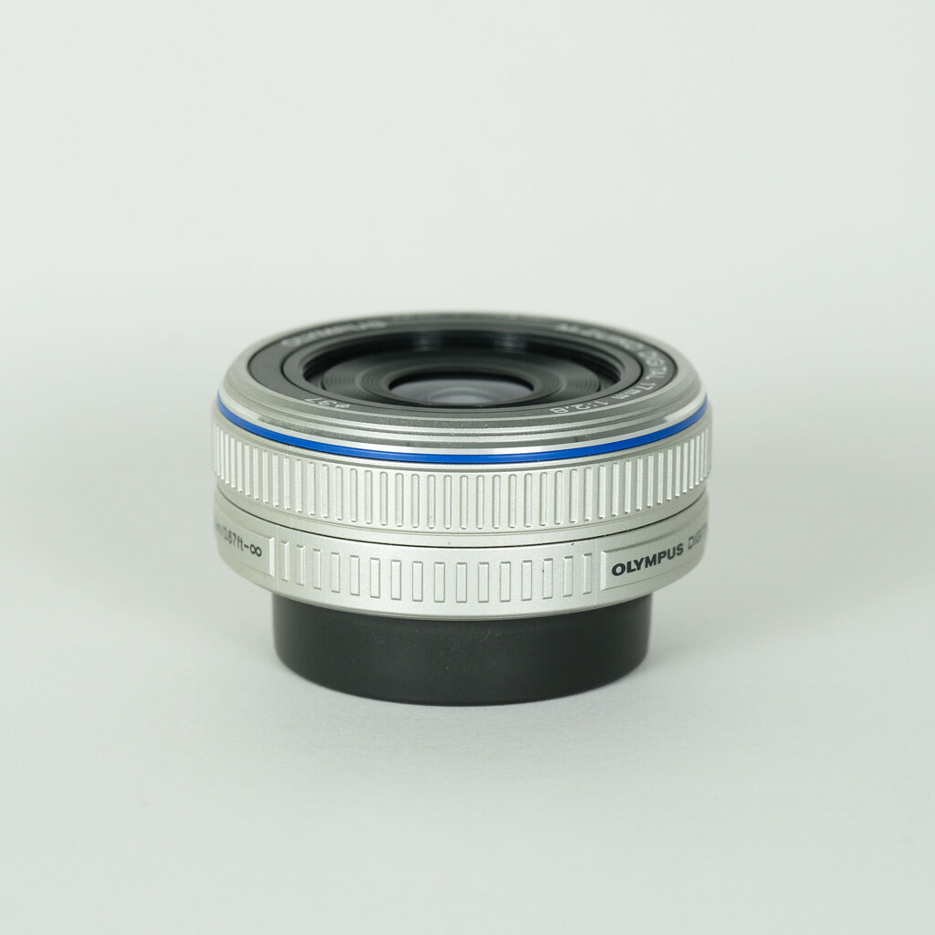 OLYMPUS M.ZUIKO DIGITAL 17mm F2.8 シルバー OLYMPUS M.ZUIKO DIGITAL 17mm F2.8 シルバー