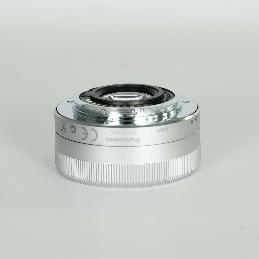 Panasonic LUMIX G VARIO 12-32mm / F3.5-5.6 ASPH. / MEGA O.I.S.