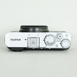 FUJIFILM X-E4