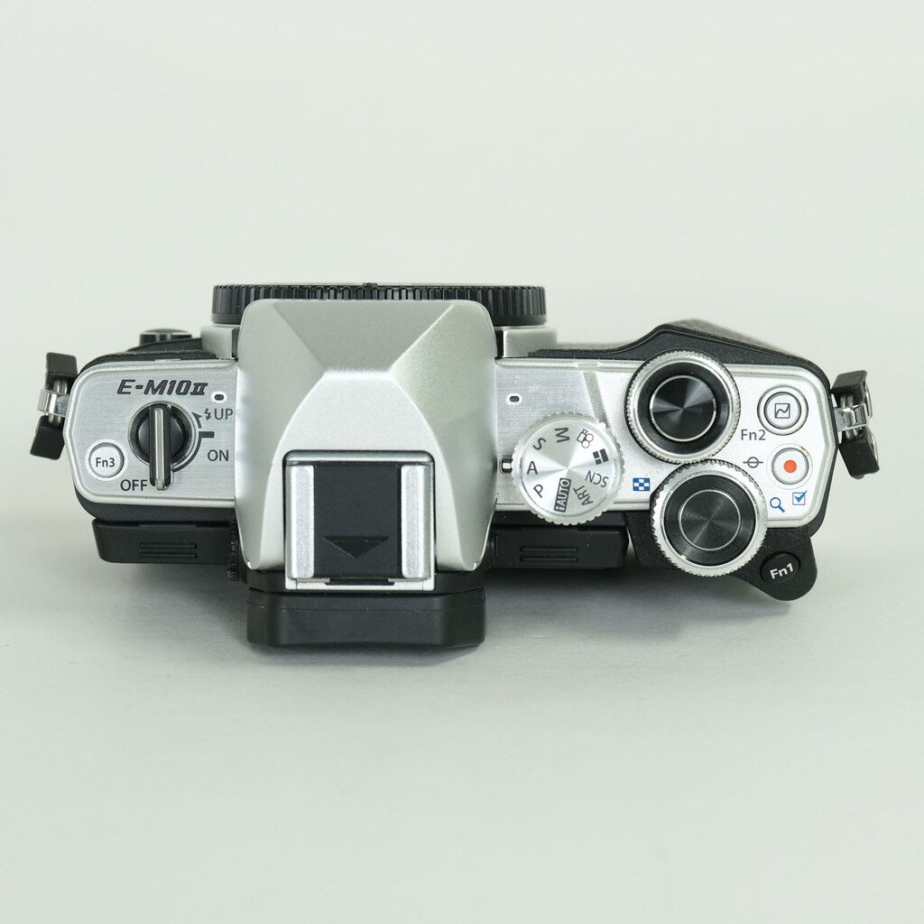 OLYMPUS OM-D E-M10 Mark II