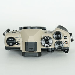OM SYSTEM OM-5 Mark II ボディ サンドベージュ