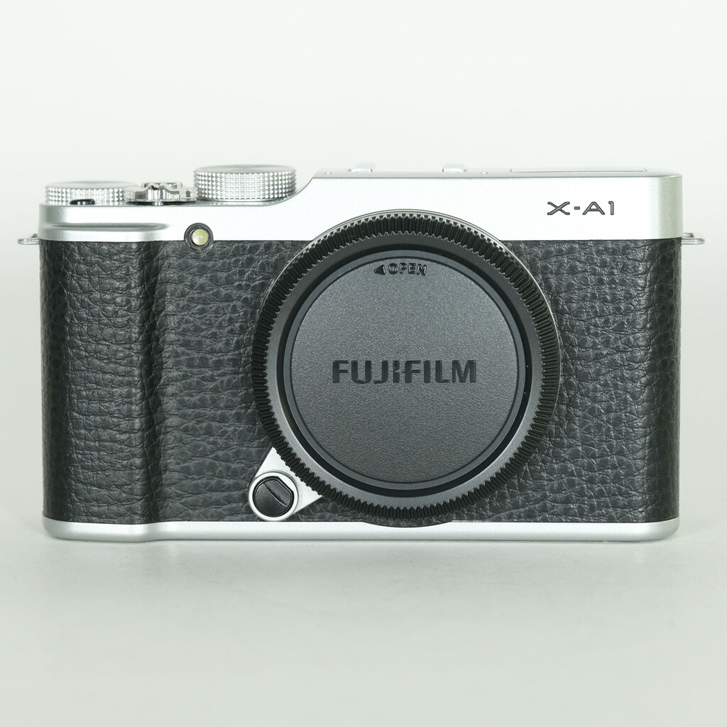 FUJIFILM X-A1 �{�f�B �V���o�[