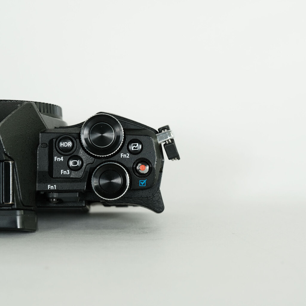 OLYMPUS OM-D E-M5 Mark II