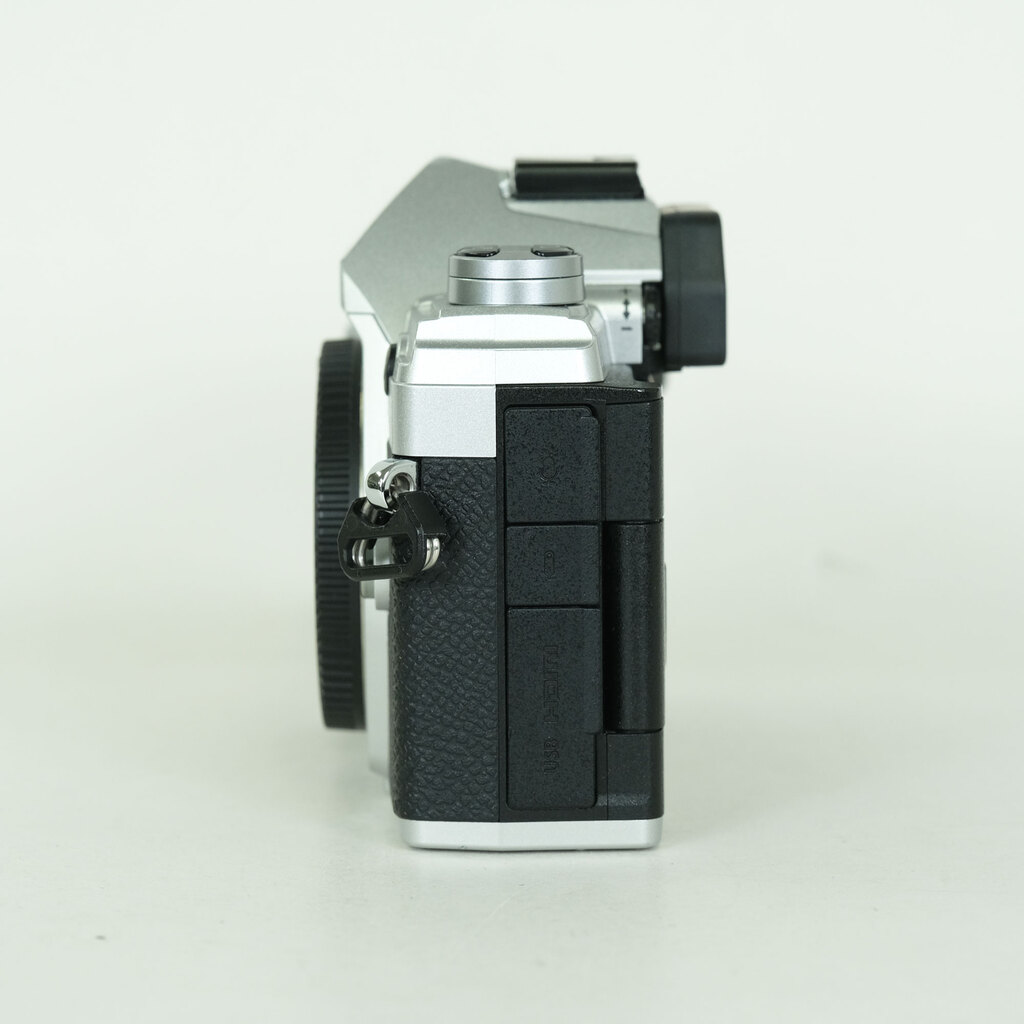 OLYMPUS OM-D E-M5 Mark III