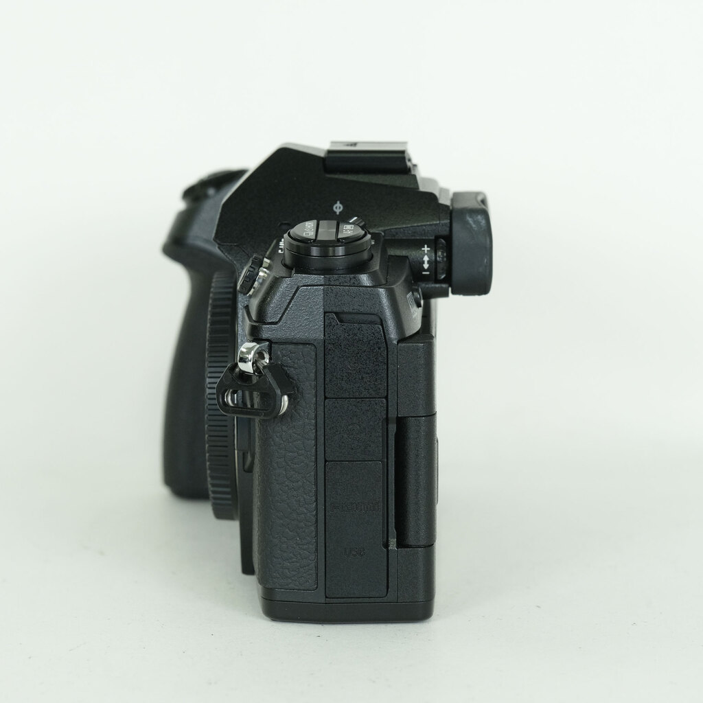 OLYMPUS OM-D E-M1 Mark II