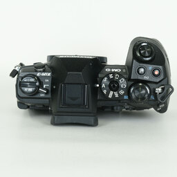 OLYMPUS OM-D E-M1 Mark II OLYMPUS OM-D E-M1 Mark II