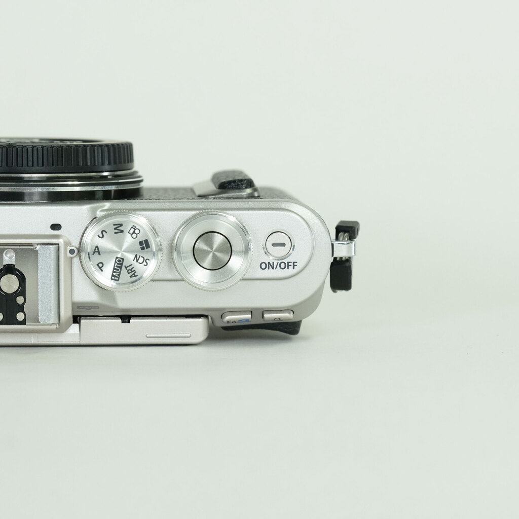 OLYMPUS PEN E-PL8