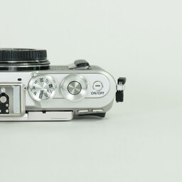 OLYMPUS PEN E-PL8