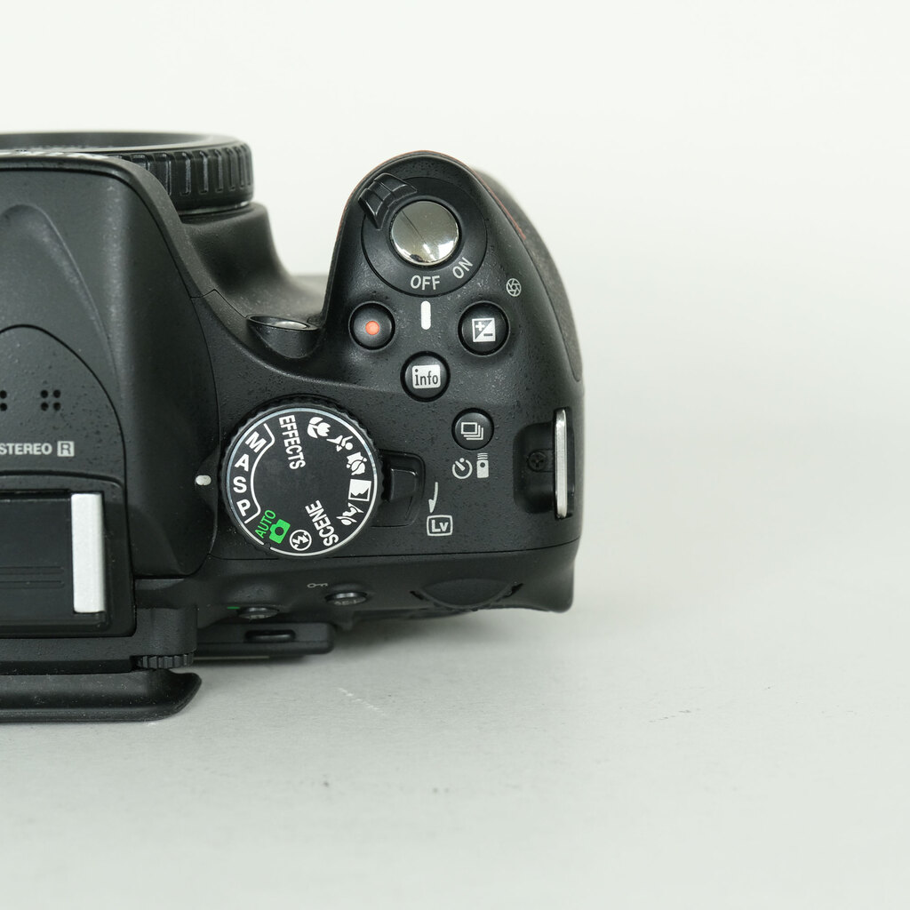 Nikon D5200 ボディ ブラックの出品 | ONE SCENE（ワンシーン）