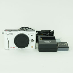 Panasonic LUMIX DMC-GF2-K ボディ ホワイト Panasonic LUMIX DMC-GF2-K ボディ ホワイト