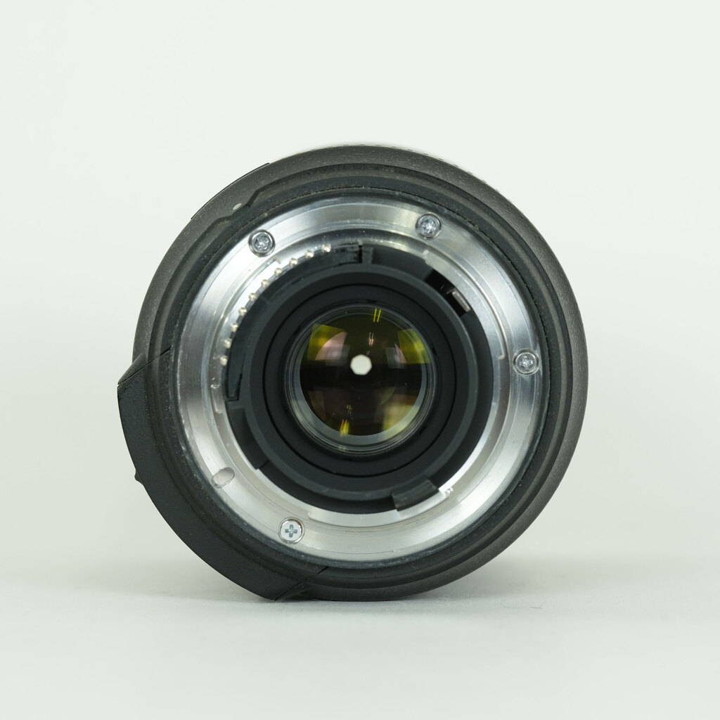 Nikon AF-S DX VR Zoom-Nikkor 18-200mm F3.5-5.6G IF-ED Nikon AF-S DX VR Zoom-Nikkor 18-200mm F3.5-5.6G IF-ED