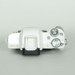 Canon EOS Kiss M Canon EOS Kiss M