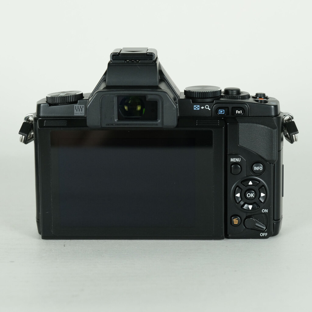 OLYMPUS OM-D E-M5 �{�f�B �G���[�g�u���b�N